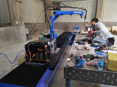YASKAWA机器焊接机器人